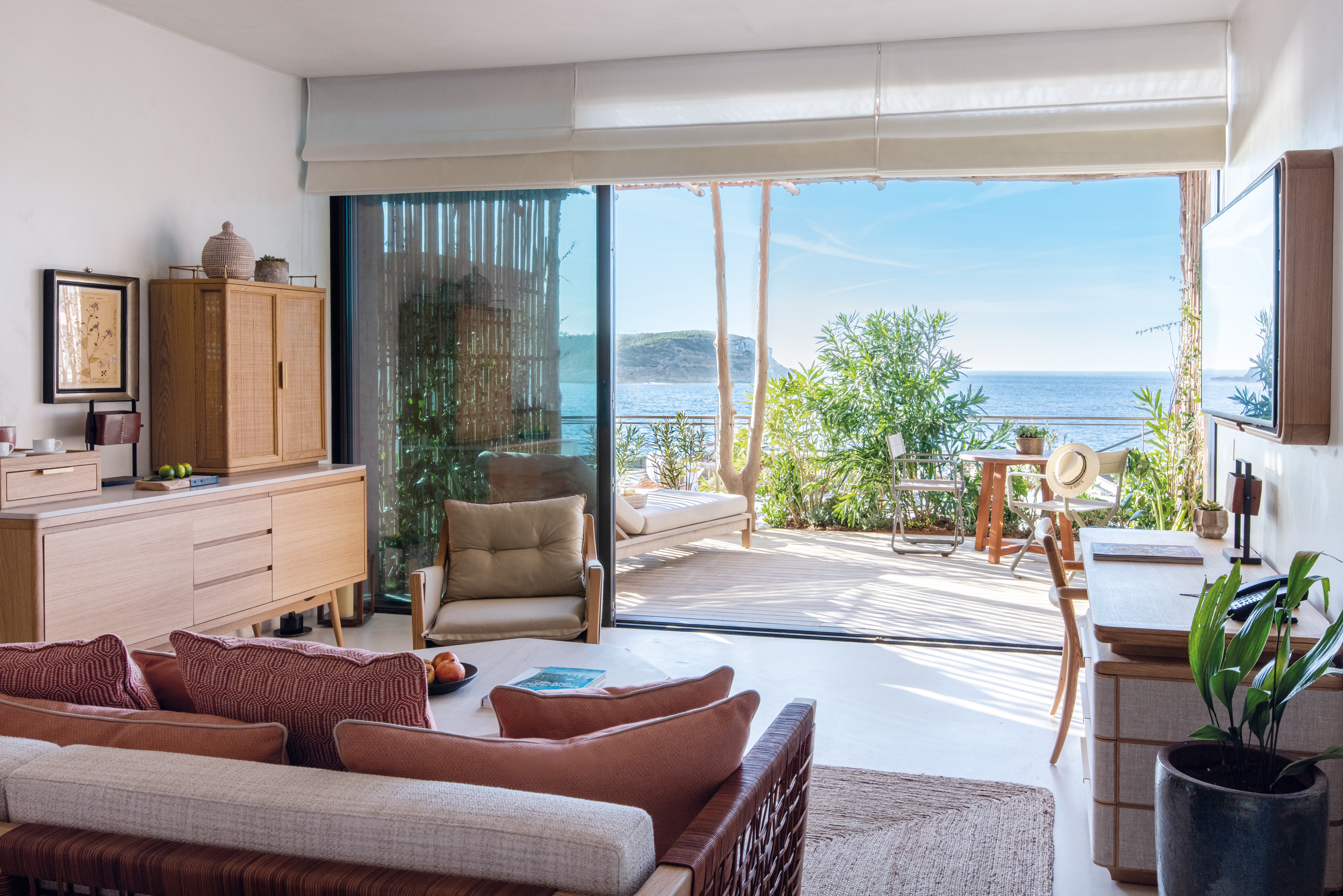 Ibiza-spain_107_STD_building_living_room_with_terrace_view_to_the_bay.jpg